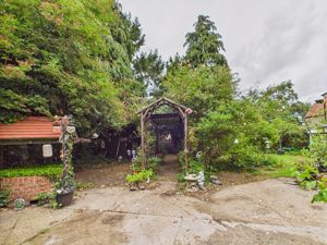 Gardens- click for photo gallery